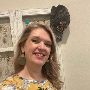 Meet your Posher, Cassandra